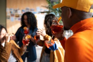 Come organizzare il cocktail party perfetto: idee, consigli e drink da preparare